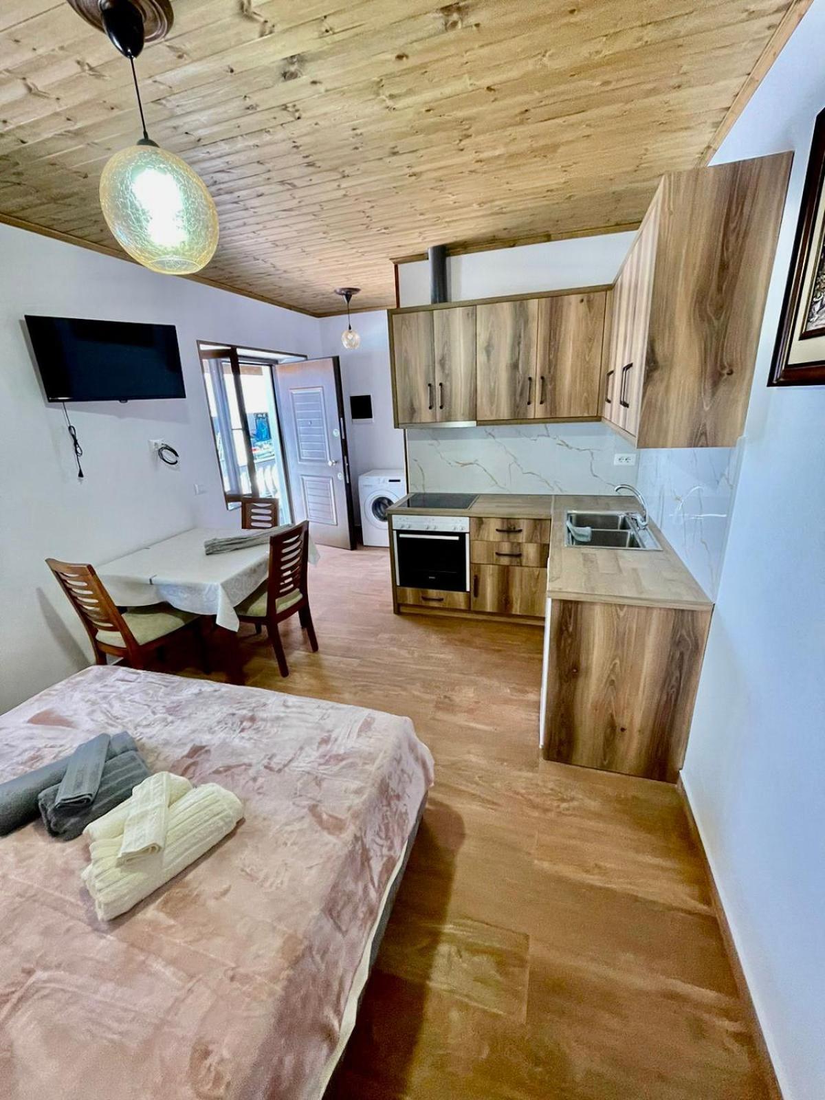 Roel Apartments Sarandë 外观 照片